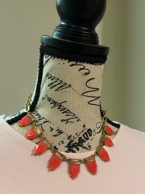 Stella & Dot Eye Candy Necklace Coral